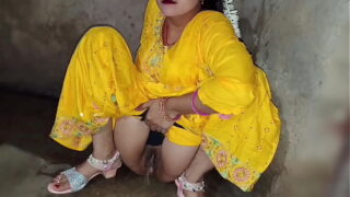 Punjabi Village Bhabhi Standing Pose Fucked Pussy In Bathroom
