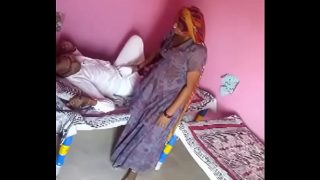 Sexy kamwali ki chut chodi boss ne khade laude se