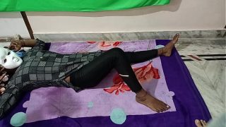 दुबई के अरब का लंड लेती लखनऊ की आंटी