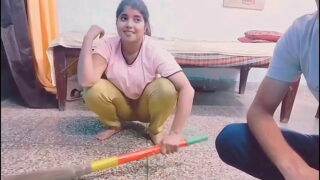 प्यासी तेलुगु आंटी की जंगल में चुदाई