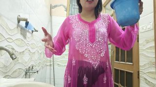 सेक्सी मुस्लिम लड़की की चूत मसली कार में