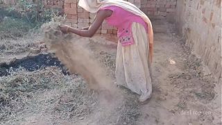सेल्समेन ने देसी हाउसवाइफ की चूत में मोटा लंड दिया